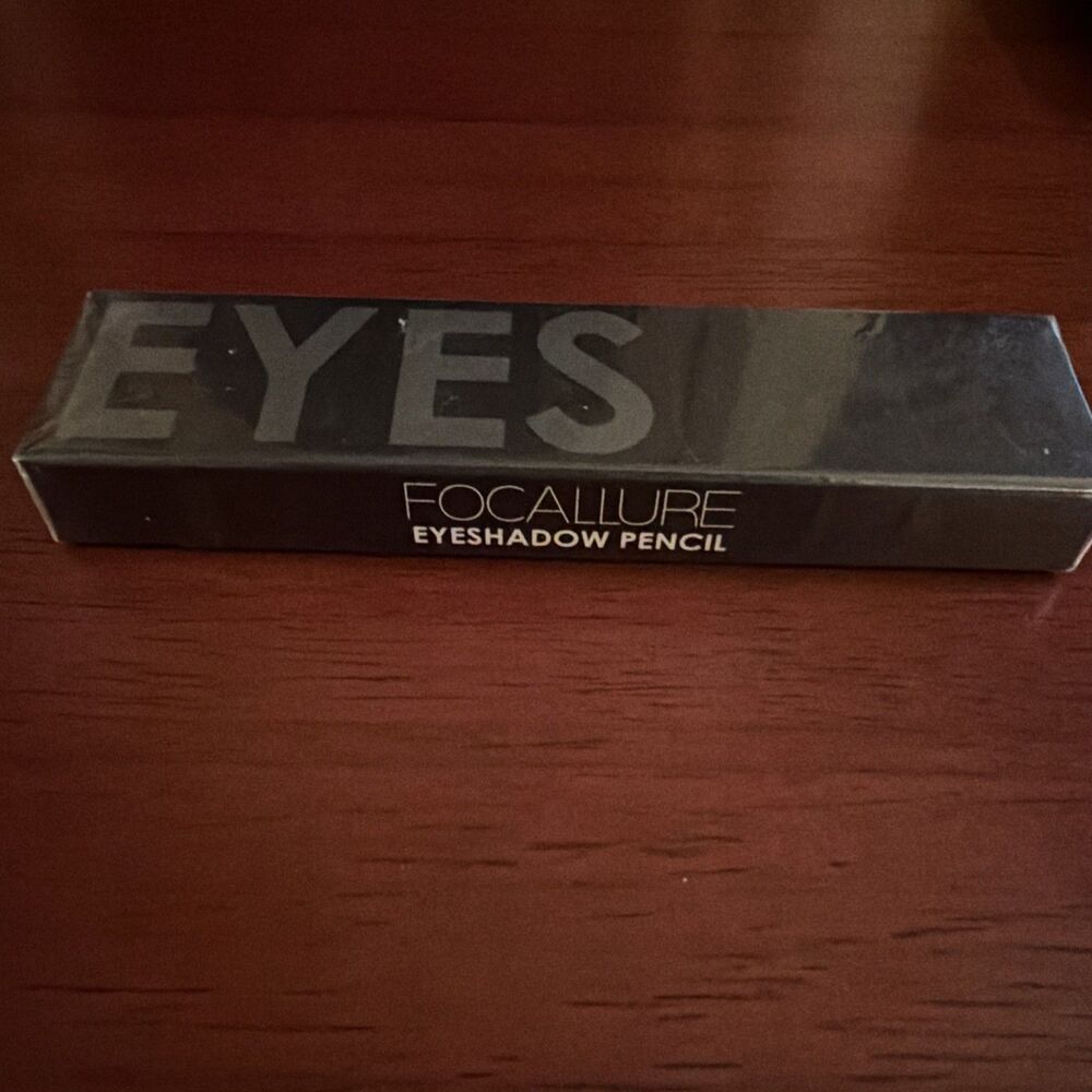 Focallure Eyeshadow Pencil #32/34 Cream. New In Original Package. Fast Shipping!